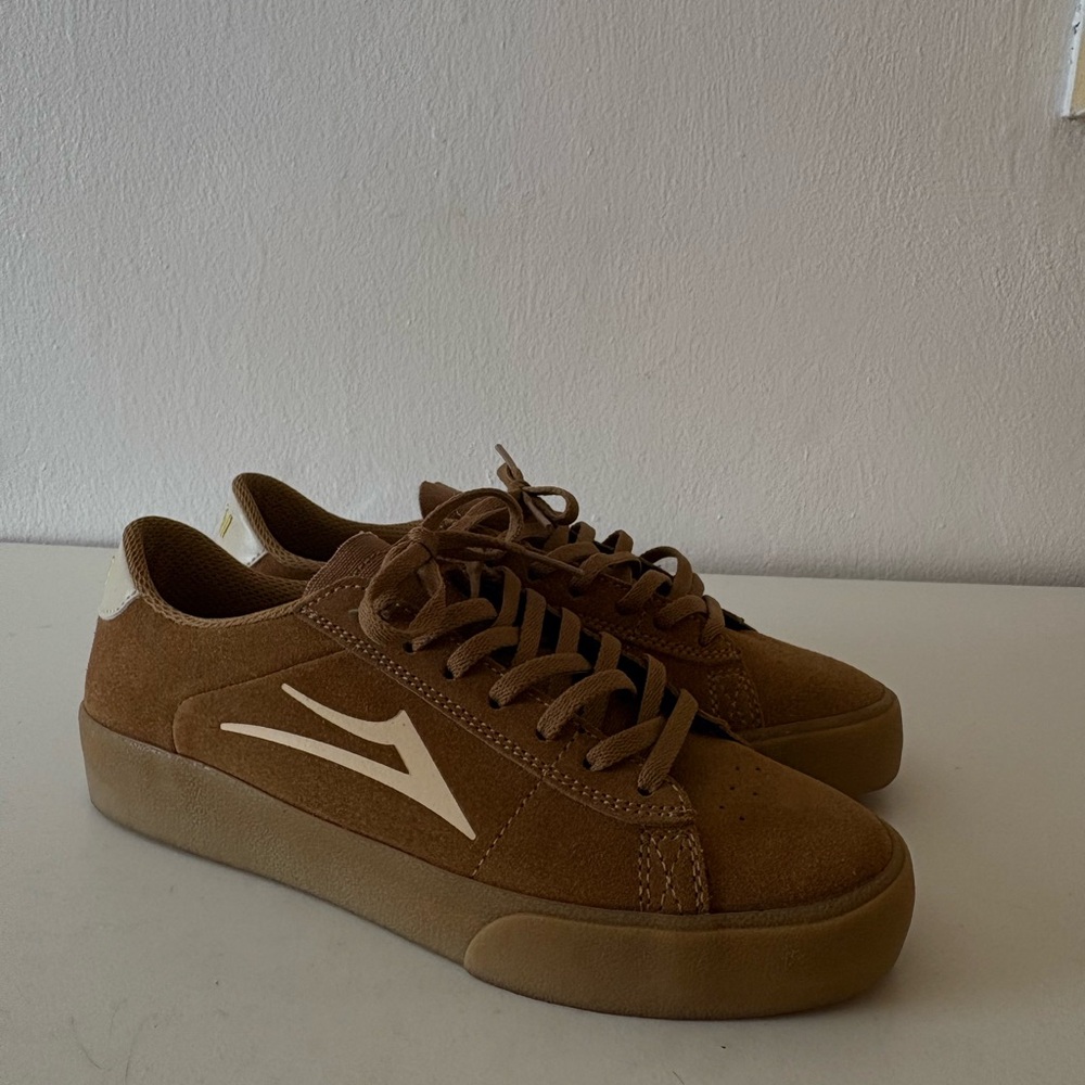 Lakai low brown